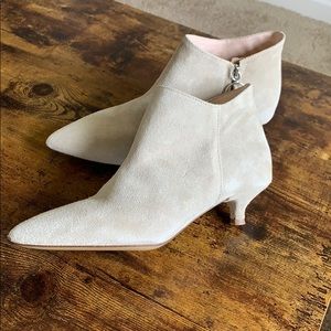 Divine Follie Ankle Boots 🤍